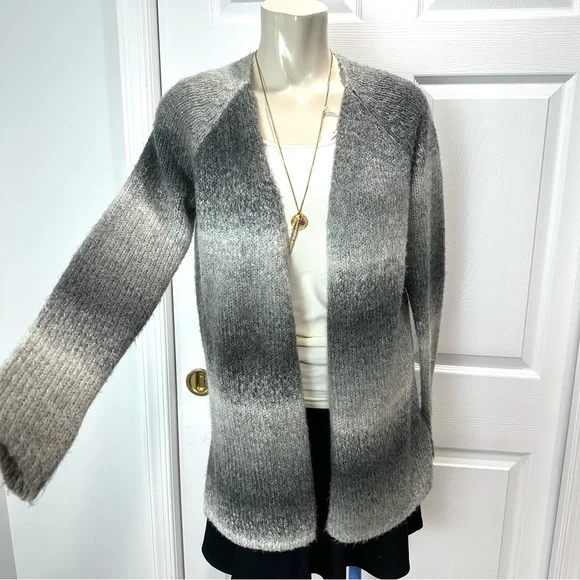 GAP cardigan open front long sleeve gray graduated colored sweater Small S - Picture 6 of 11